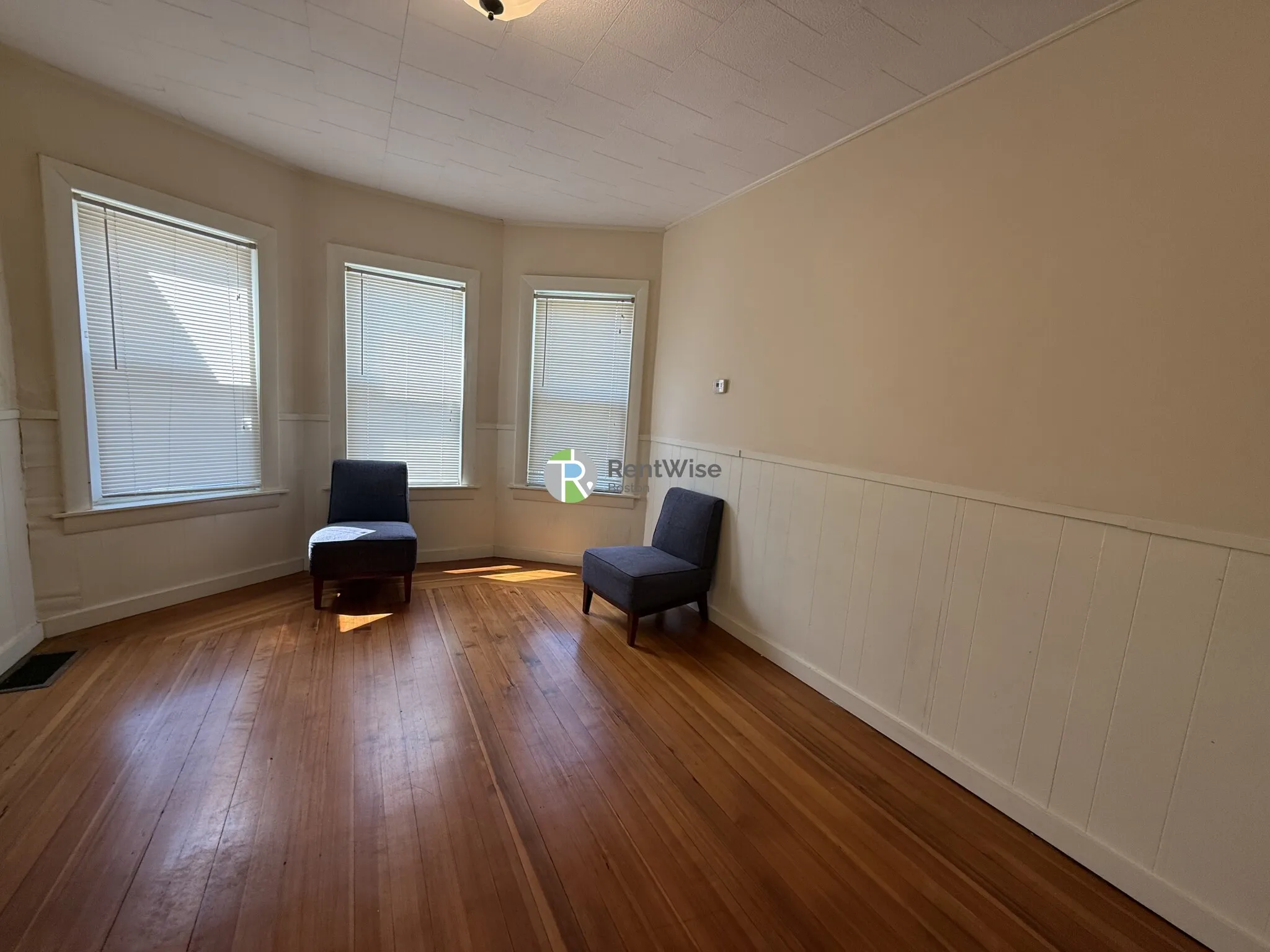 3 bed, 1 bath apartment for rent at 53 Litchfield St Unit 0, Brighton — photo 4 of 16