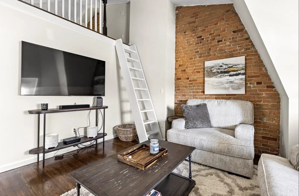 2 bed, 1 bath apartment for rent at 53 M St Unit 4, South Boston — photo 6 of 15