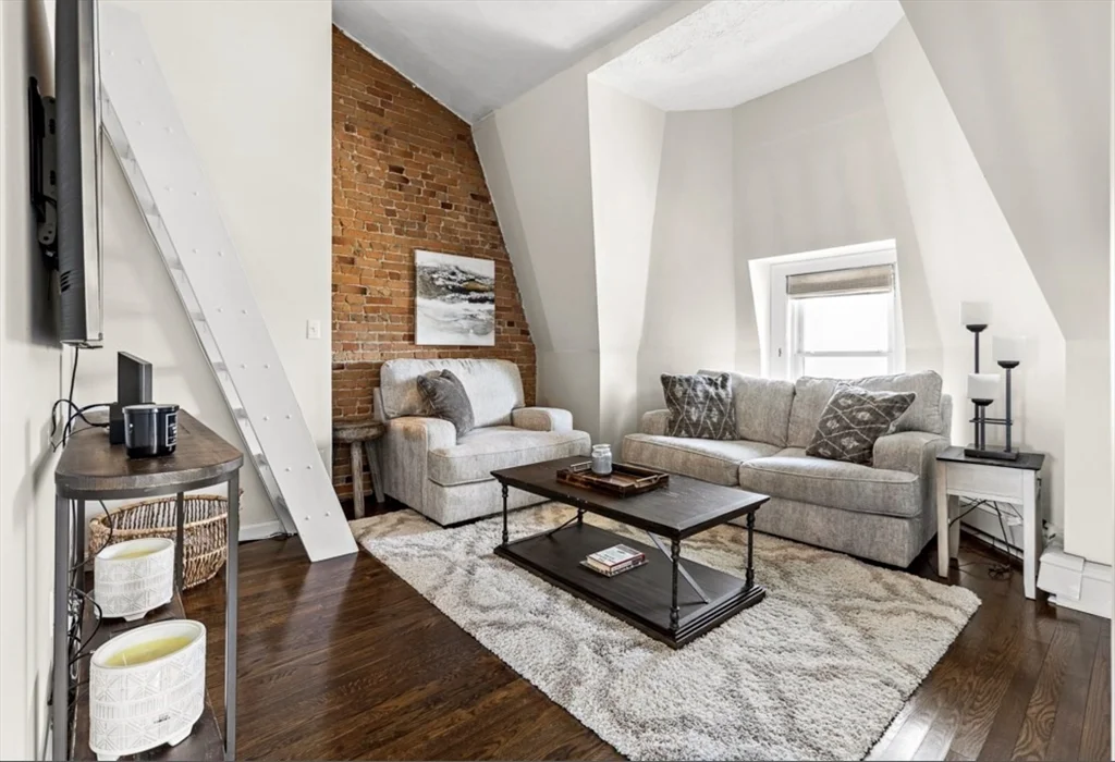 2 bed, 1 bath apartment for rent at 53 M St Unit 4, South Boston — photo 5 of 15