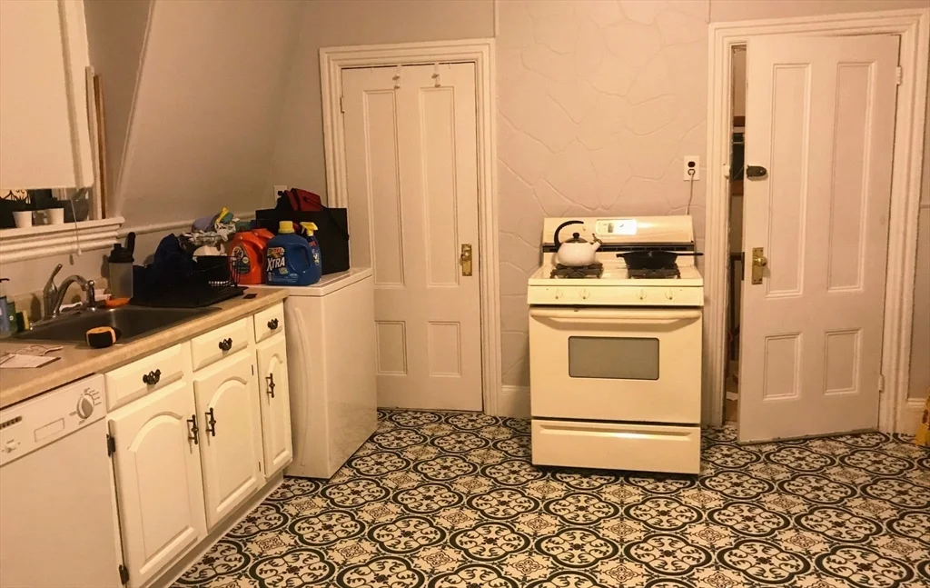 2 bed, 1 bath apartment for rent at 53 Main St Unit 2, Magoun Square — photo 2 of 11