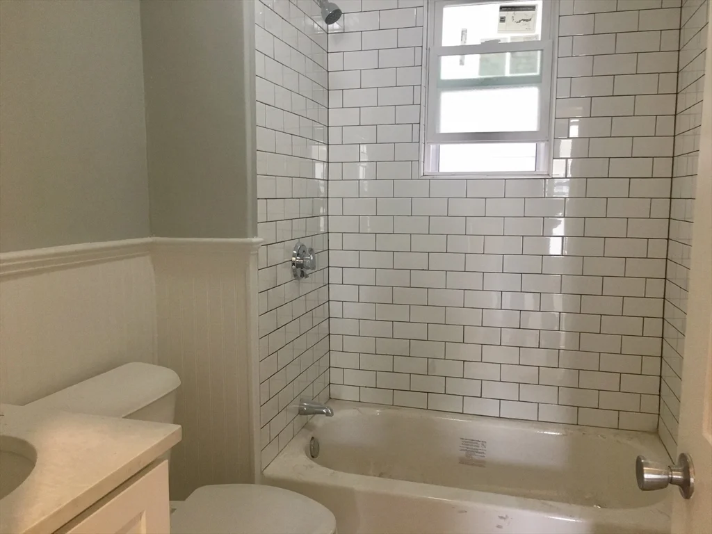 3 bed, 1 bath apartment for rent at 53 Marcella Unit 3, Roxbury — photo 5 of 7