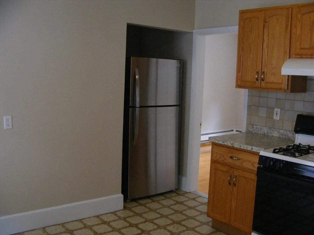 2 bed, 1 bath apartment for rent at 53 Marshall St Unit 2, Medford — photo 5 of 16