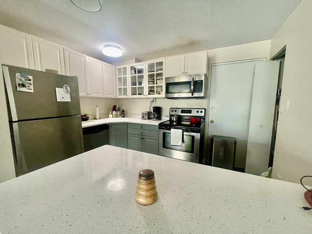2 bed, 1 bath apartment for rent at 53 Melrose St Unit 2H, Melrose — photo 1 of 6