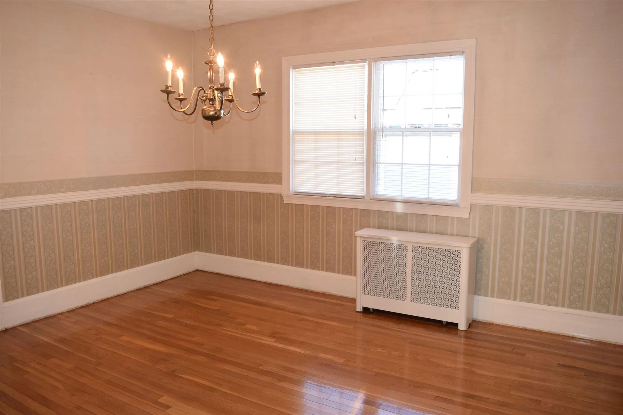 4.5 bed, 2 bath apartment for rent at 53 Oakland St Unit 2, Medford — photo 7 of 11