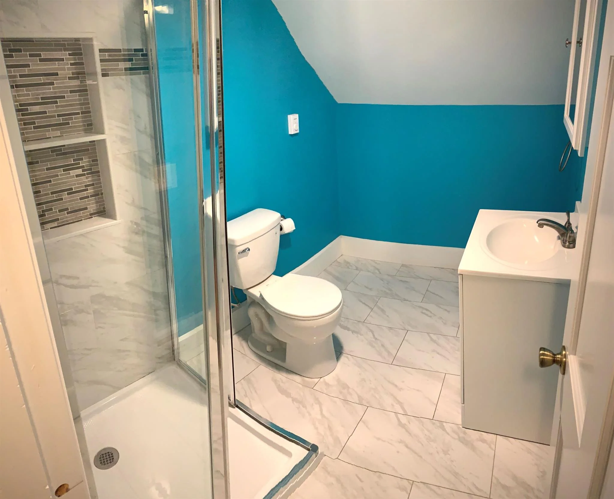 4.5 bed, 2 bath apartment for rent at 53 Oakland St Unit 2, Medford — photo 9 of 11