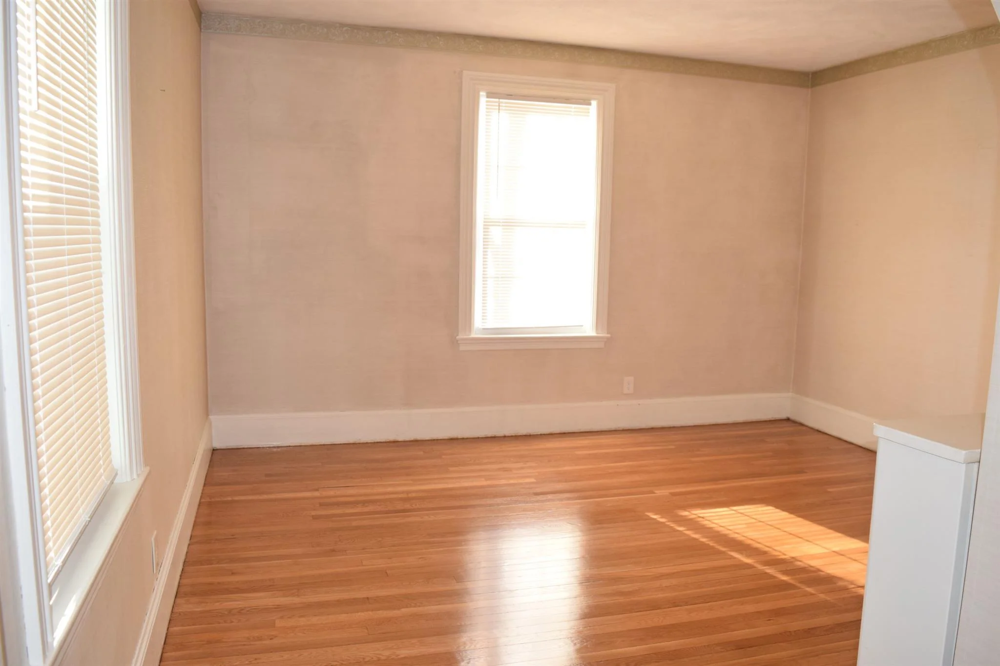 4.5 bed, 2 bath apartment for rent at 53 Oakland St Unit 2, Medford — photo 6 of 11