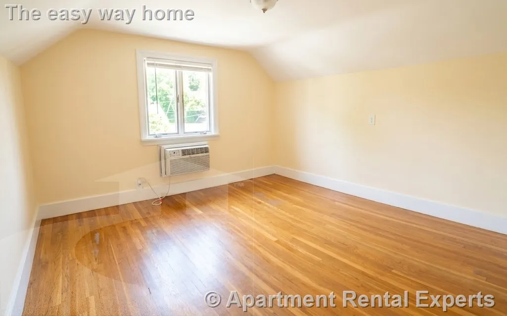 4 bed, 2 bath apartment for rent at 53 Oakland St Unit 2, Medford Square — photo 9 of 13