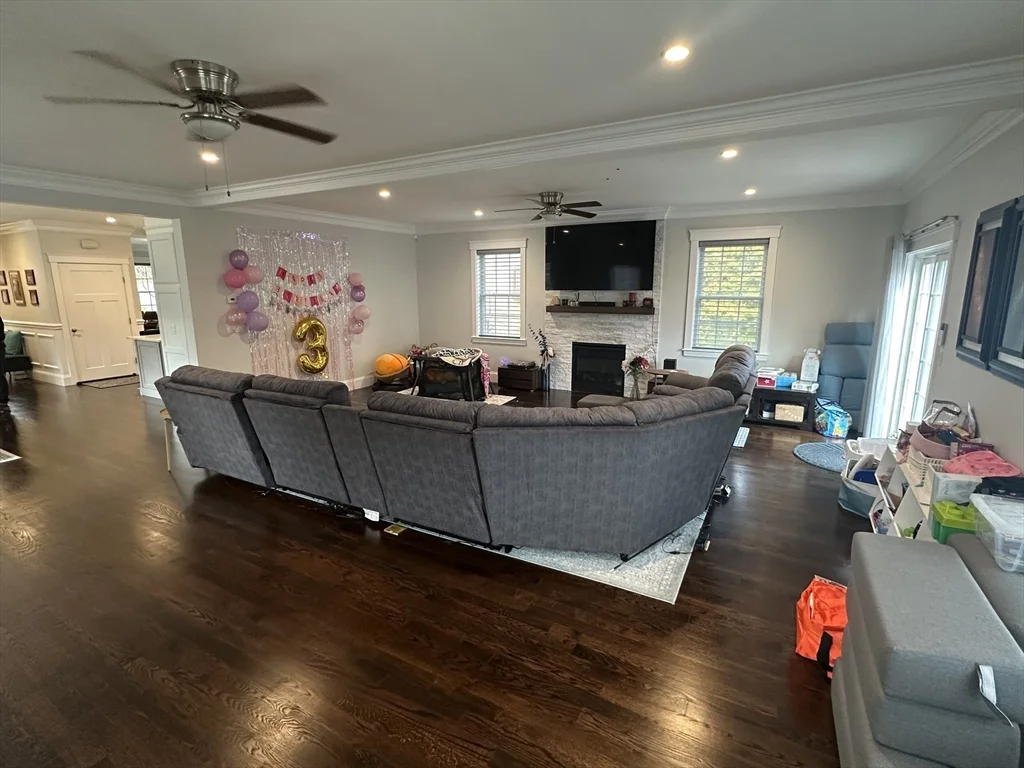 5 bed, 2 bath apartment for rent at 53 Old Mystic St, Arlington — photo 3 of 31