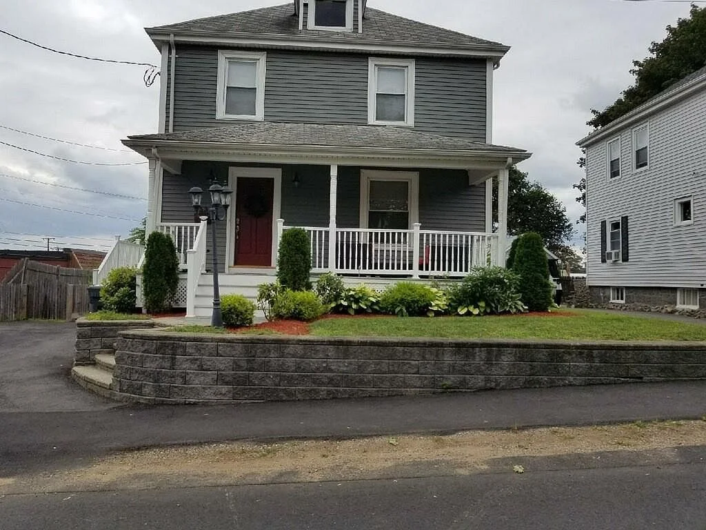 3 bed, 2 bath apartment for rent at 53 Orchard St, Dedham