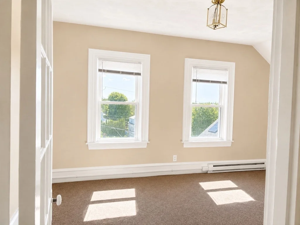 3 bed, 1 bath apartment for rent at 53 Oxford St Unit 3, Fall River — photo 4 of 19