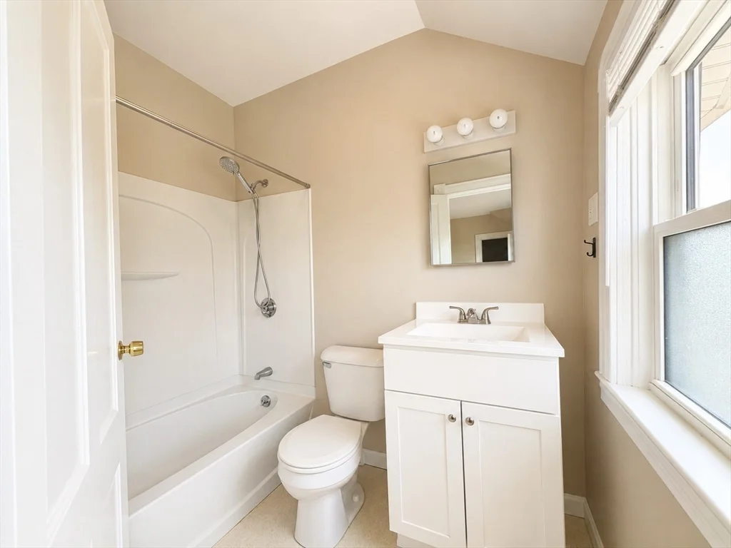 3 bed, 1 bath apartment for rent at 53 Oxford St Unit 3, Fall River — photo 8 of 19