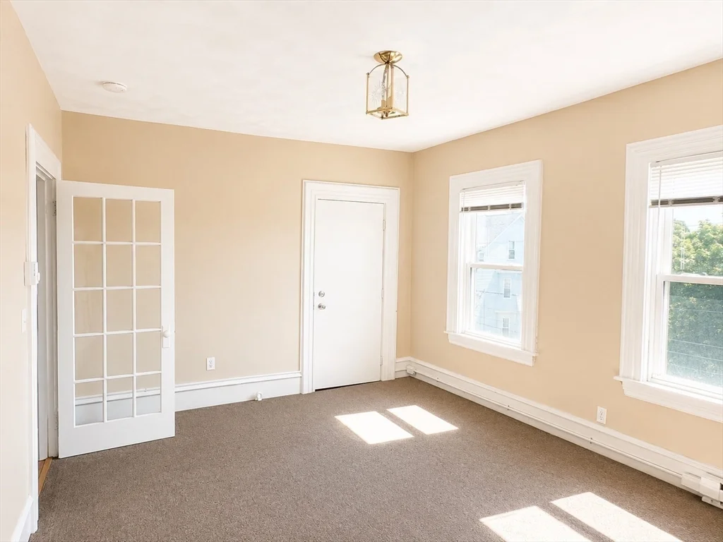 3 bed, 1 bath apartment for rent at 53 Oxford St Unit 3, Fall River — photo 5 of 19