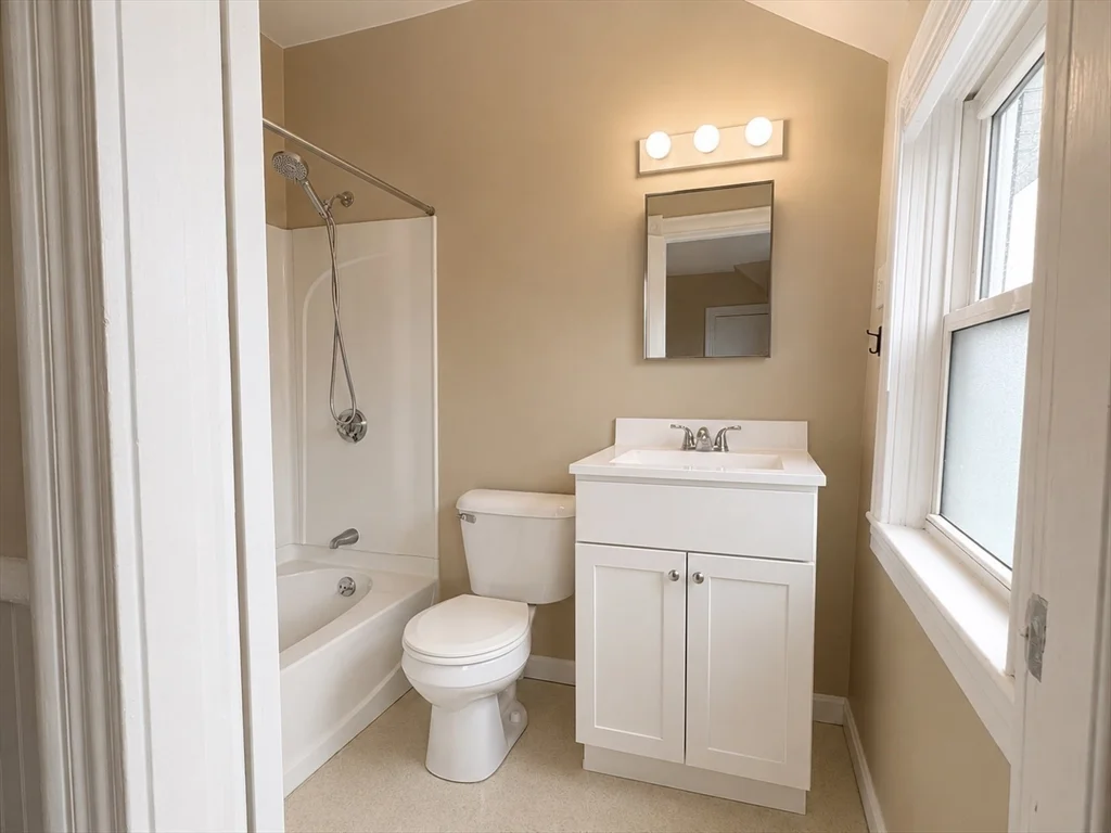 3 bed, 1 bath apartment for rent at 53 Oxford St Unit 3, Fall River — photo 18 of 19