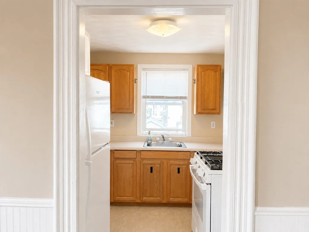 3 bed, 1 bath apartment for rent at 53 Oxford St Unit 3, Fall River — photo 2 of 19