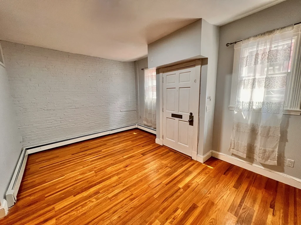 1 bed, 1 bath apartment for rent at 53 Phillips St Unit 53, Beacon Hill — photo 2 of 7