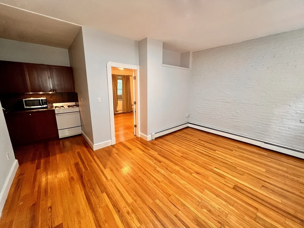 1 bed, 1 bath apartment for rent at 53 Phillips St Unit 53, Beacon Hill