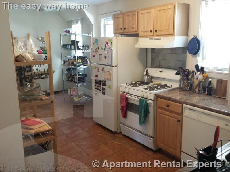 4 bed, 2 bath apartment for rent at 53 Porter Rd, Porter Square — photo 2 of 5