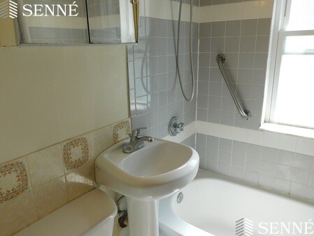 4.5 bed, 2 bath apartment for rent at 53 Porter Rd Unit 2, North Cambridge — photo 7 of 9