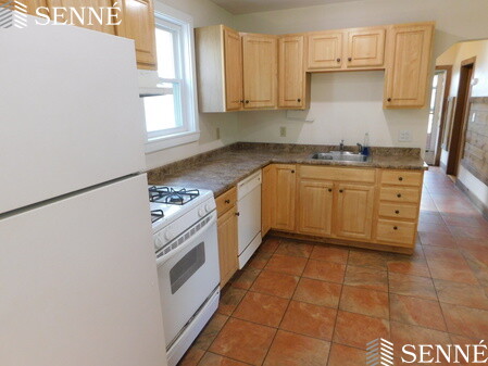 4.5 bed, 2 bath apartment for rent at 53 Porter Rd Unit 2, North Cambridge — photo 3 of 9
