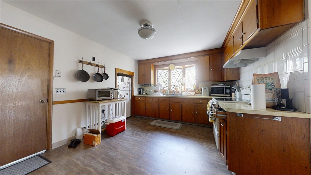 3 bed, 1 bath apartment for rent at 53 Quincy St Unit 53, Watertown — photo 6 of 11