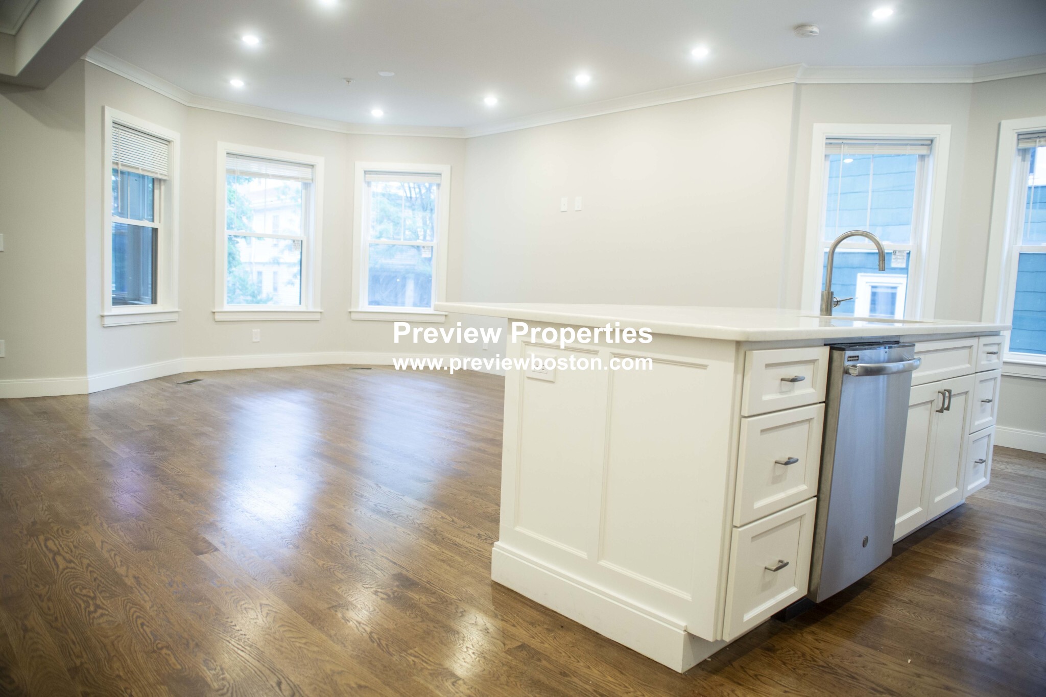 3 bed, 2 bath apartment for rent at 53 Quint Ave Unit 1P, Allston — photo 4 of 11