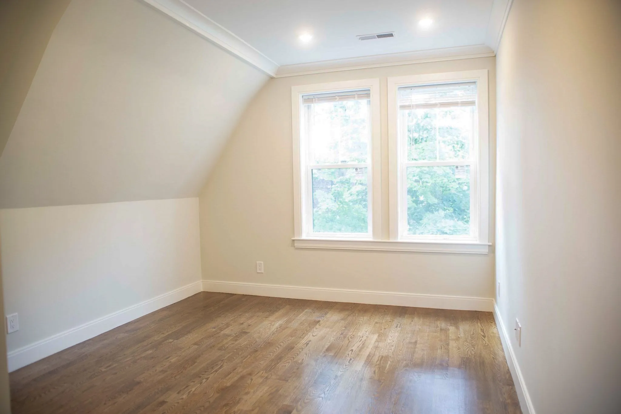 4 bed, 2 bath apartment for rent at 53 Quint Ave Unit 3, Brighton — photo 4 of 16