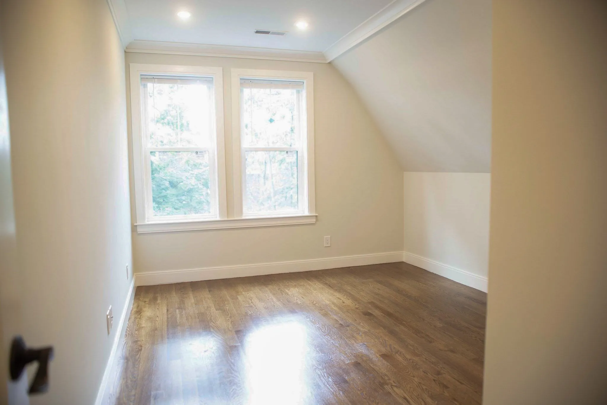 4 bed, 2 bath apartment for rent at 53 Quint Ave Unit 3, Brighton — photo 5 of 16