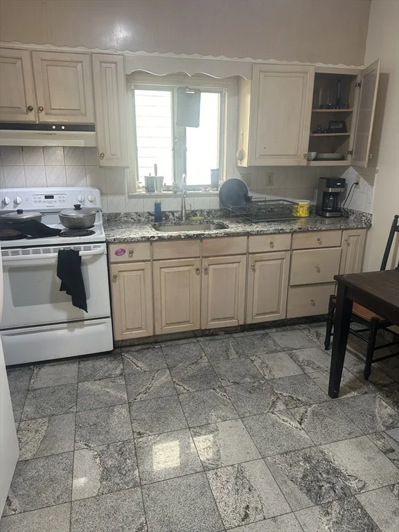 3 bed, 1 bath apartment for rent at 53 Rogers Ave Unit 1, Ball Square — photo 3 of 19
