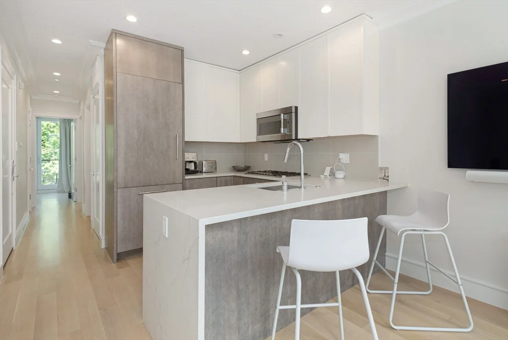 2 bed, 1 bath apartment for rent at 53 Rutland Sq Unit 2, South End — photo 3 of 14