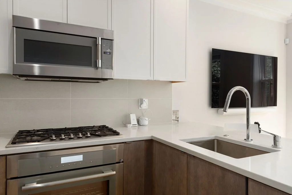 2 bed, 1 bath apartment for rent at 53 Rutland Sq Unit 2, South End — photo 4 of 14