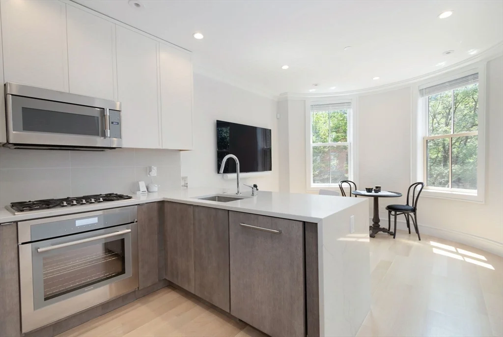 2 bed, 1 bath apartment for rent at 53 Rutland Sq Unit 2, South End