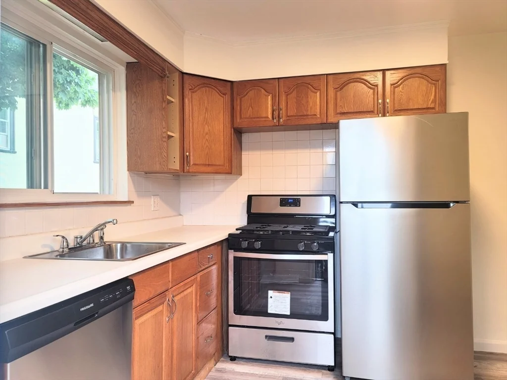 1 bed, 1 bath apartment for rent at 53 Sacramento Unit 2, Baldwin — photo 2 of 15