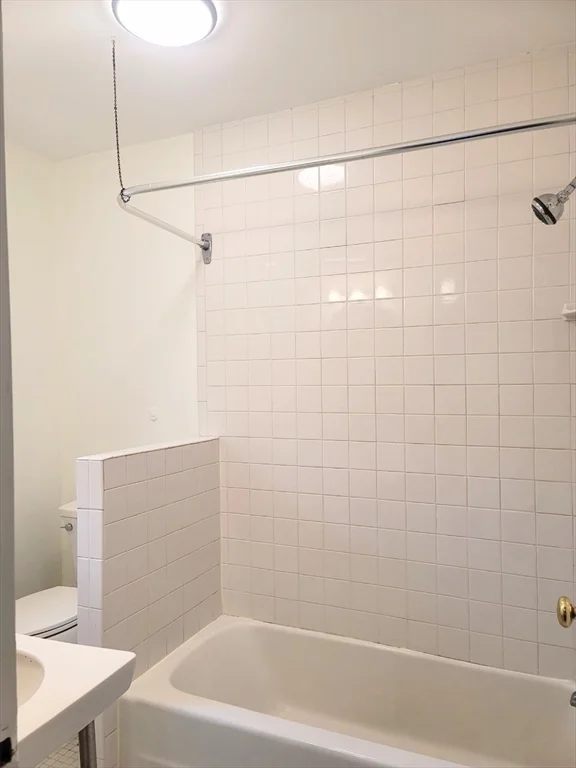 1 bed, 1 bath apartment for rent at 53 Sacramento Unit 2, Baldwin — photo 9 of 15