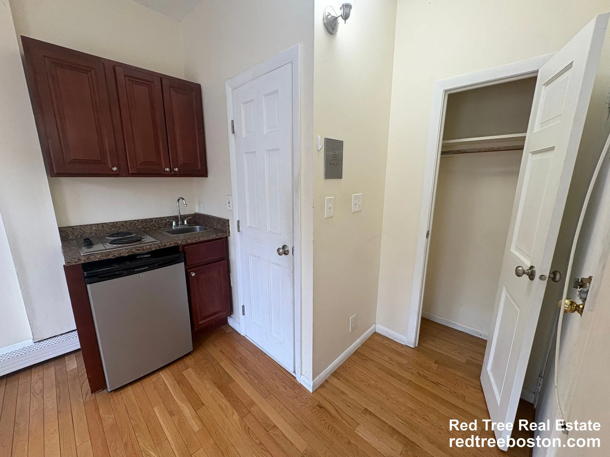 Studio bed, 1 bath apartment for rent at 53 South Huntington Ave Unit 201, Jamaica Plain — photo 2 of 5