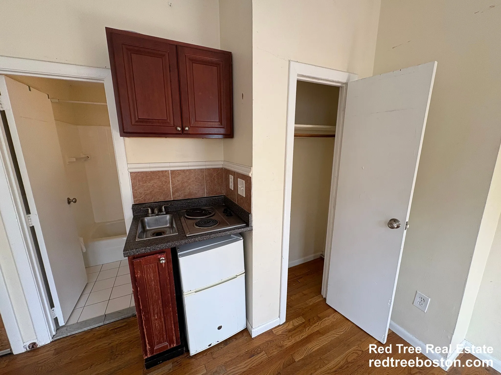 Studio bed, 1 bath apartment for rent at 53 South Huntington Ave Unit 302, Jamaica Plain — photo 3 of 5