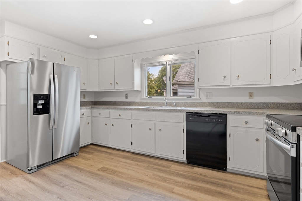 4 bed, 1 bath apartment for rent at 53 Stockton St Unit 2, Dorchester — photo 4 of 33