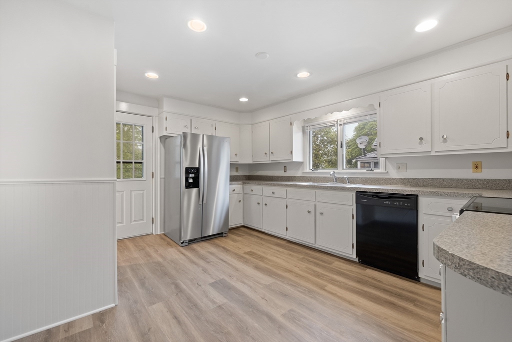 4 bed, 1 bath apartment for rent at 53 Stockton St Unit 2, Dorchester — photo 5 of 33