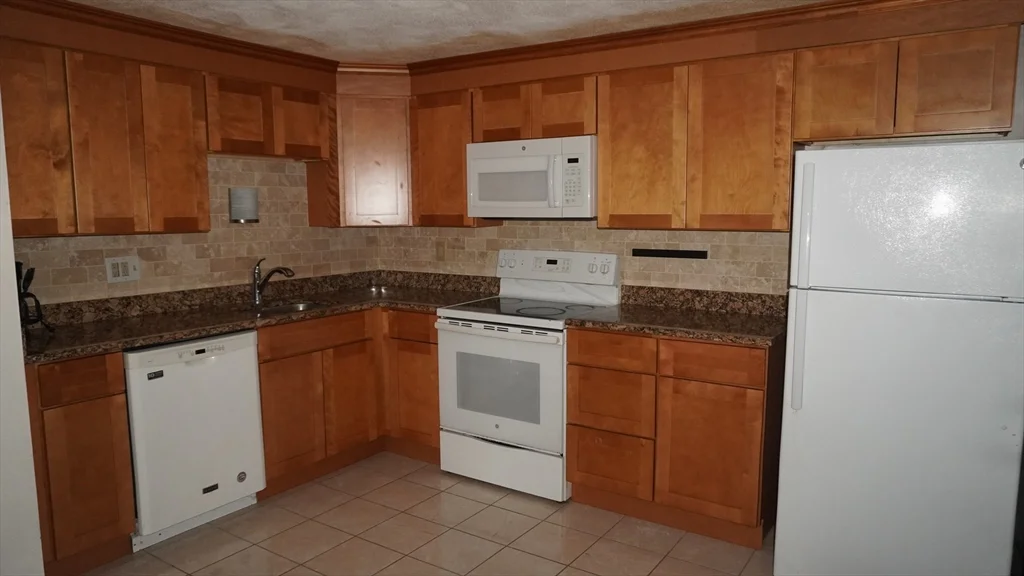 2 bed, 1 bath apartment for rent at 53 Swanson Ct Unit 36C, Boxborough — photo 2 of 7