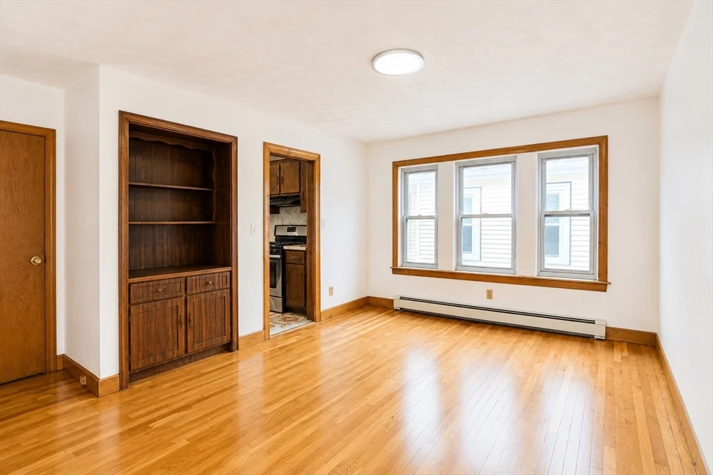 3 bed, 1 bath apartment for rent at 53 Sycamore St Unit 1, Glendale — photo 9 of 16