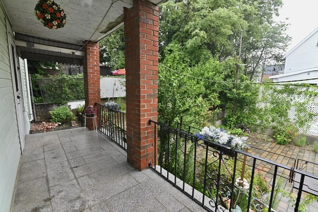 3 bed, 1 bath apartment for rent at 53 Sycamore St Unit 1, Glendale — photo 15 of 16
