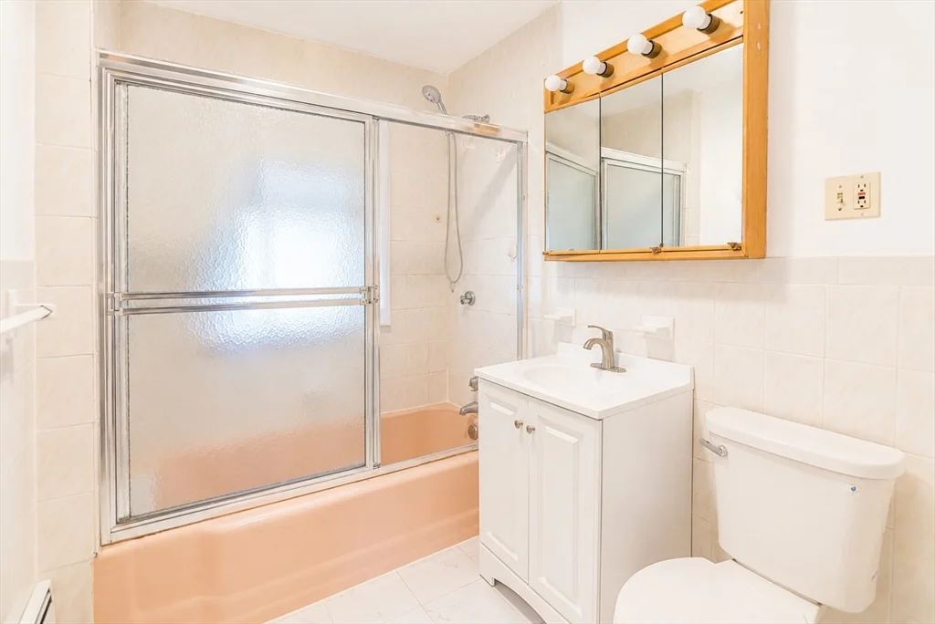 3 bed, 1 bath apartment for rent at 53 Sycamore St Unit 1, Glendale — photo 3 of 16