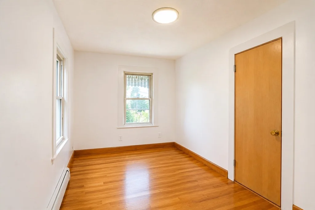 3 bed, 1 bath apartment for rent at 53 Sycamore St Unit 1, Glendale — photo 2 of 16