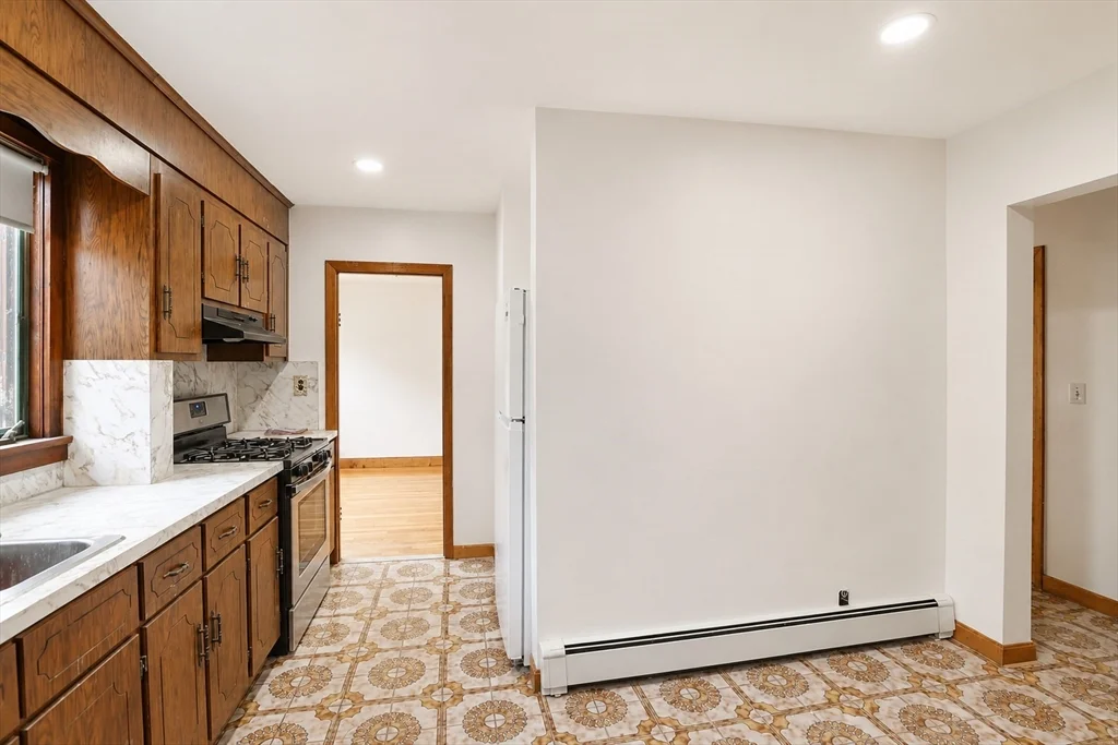 3 bed, 1 bath apartment for rent at 53 Sycamore St Unit 1, Glendale — photo 6 of 16