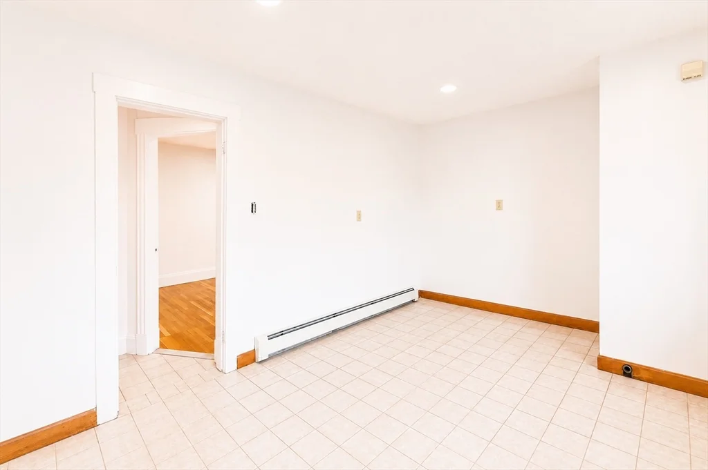 4 bed, 1 bath apartment for rent at 53 Sycamore St Unit 2, Glendale