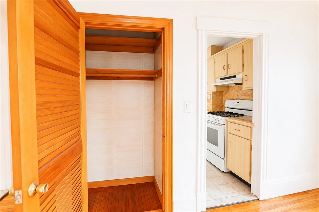 4 bed, 1 bath apartment for rent at 53 Sycamore St Unit 2, Glendale — photo 4 of 11