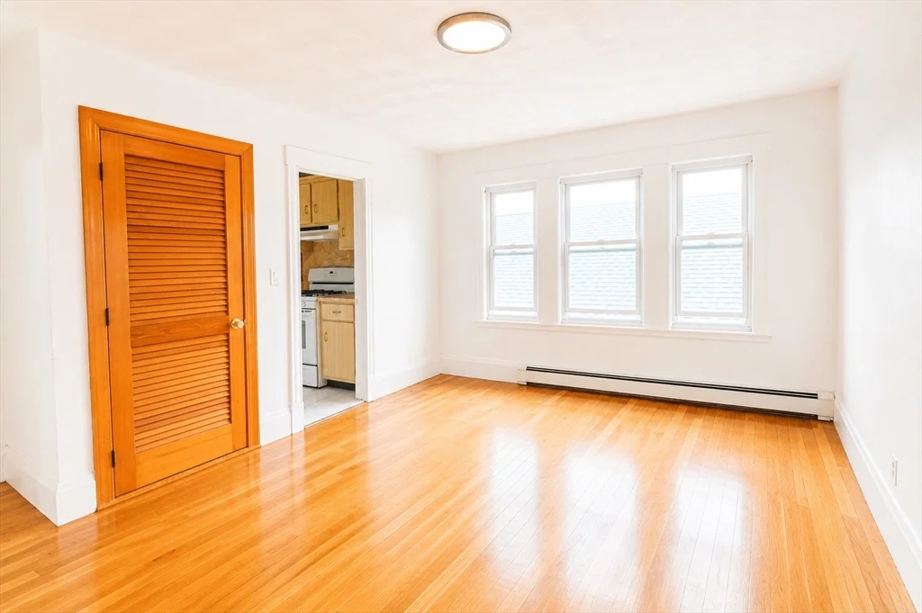 4 bed, 1 bath apartment for rent at 53 Sycamore St Unit 2, Glendale — photo 11 of 11