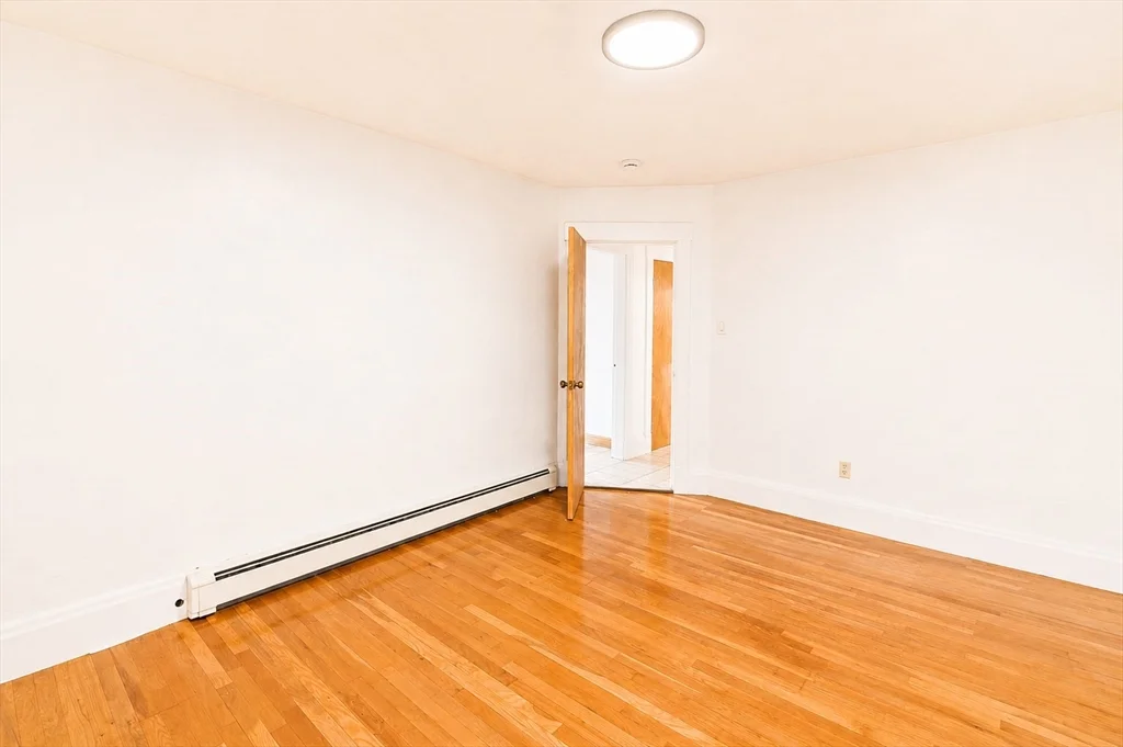 4 bed, 1 bath apartment for rent at 53 Sycamore St Unit 2, Glendale — photo 6 of 11