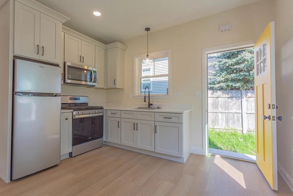 1 bed, 1 bath apartment for rent at 53 Tapley Ave Unit 2, Revere — photo 4 of 10