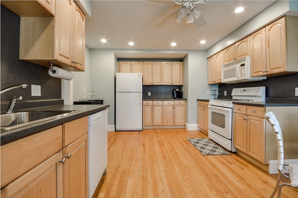 2 bed, 1 bath apartment for rent at 53 Wellington St Unit 3, Waltham — photo 2 of 17