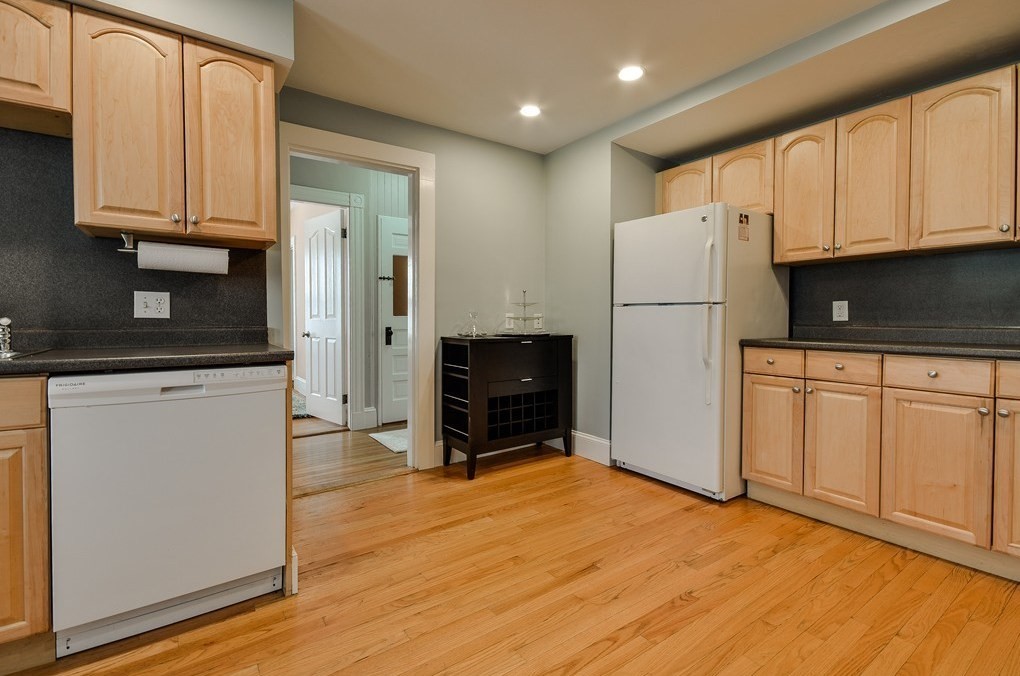 2 bed, 1 bath apartment for rent at 53 Wellington St Unit 3, Waltham — photo 3 of 17